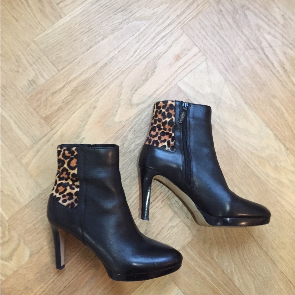 Tahari Leather boots 7 1/2 model Serena